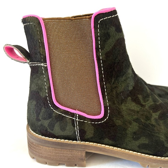 Boden Freya Chelsea Boots Camo Calf Hair Metallic Pink Green NWOT Size EU37 US 6 - Picture 5 of 16